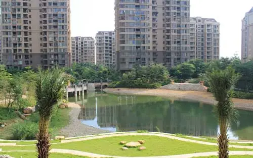 9500元可以买臻汇园,花园中.心,可望湖景,纯四房南北通户型.