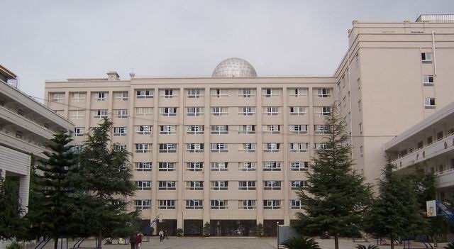【昆明盘龙区白塔中学招生简章/入学条件|昆明市第十中学白塔校区】