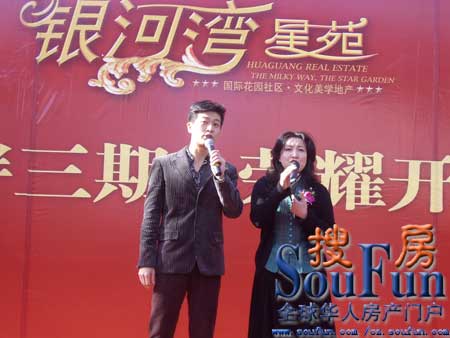 《雪狼湖》剧组主要成员:饰演妈妈的杜鹤,饰演梁直的于毅精彩对唱