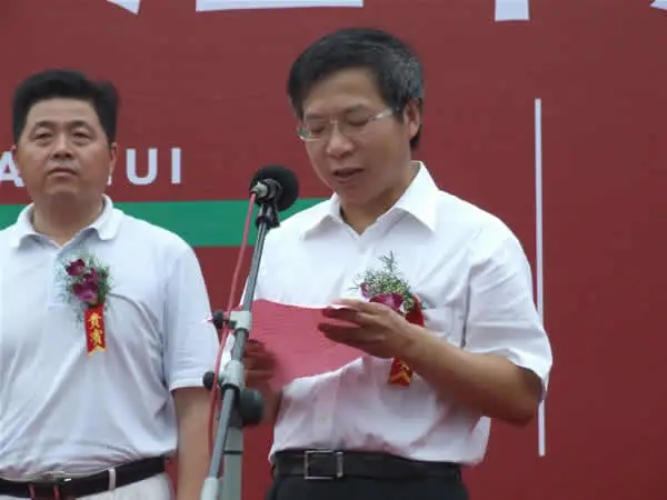 奠基典礼当天,安徽置地投资有限公司董事长严张应先生,庐阳区区委书记