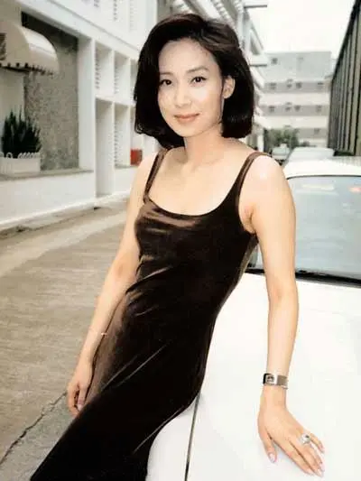 [摘要] 秘笈:房产 邝美云将唱歌赚来的钱到房地产中,"我当歌手时合约