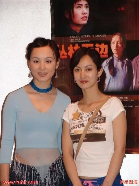 主题:新生代古典美女李馨雨私房写真
