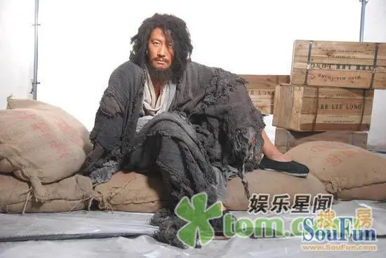 《十月围城》乞丐黎明变公子
