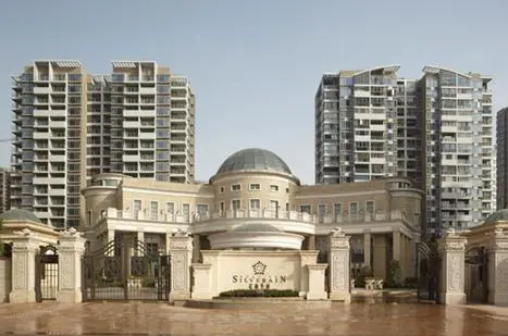 (于20009年10月3日,拍摄于星雨华府积贤街大门前)