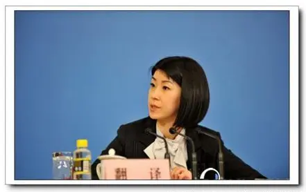 温总理记者会5年来首次用女翻译美女张璐紧随图