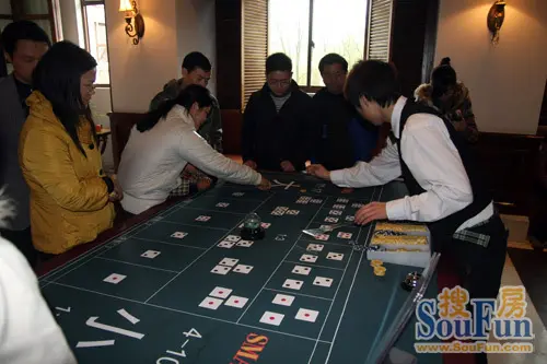 下定离手,这就是骰子赌大小,这位女业主巾帼不让须眉啊,我赌大!