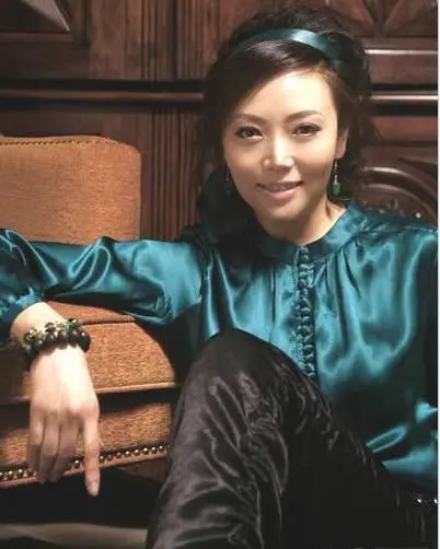 身价上亿的快乐女人美艳时尚房地产老总付文丽图