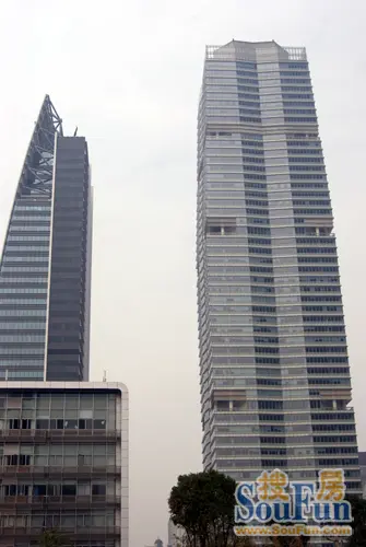 我们一行人来到富力惠州的项目——富力丽港中心进行参观,与广州项目
