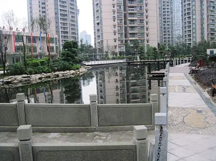 上海城lomo公寓位于南岸区南坪西路32号,地处南坪核心地段,依托总