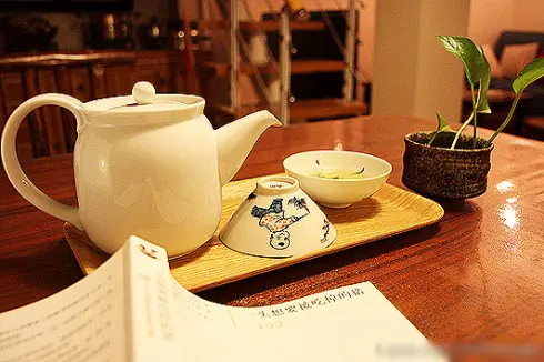 最后一张.一张生活小场景.烤烤太阳,用妹餐.