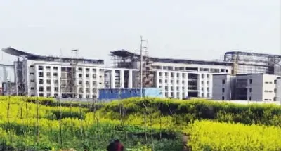 政府豪华办公大楼进行集中曝光,其中,安徽省安庆市望江县作为一个财政