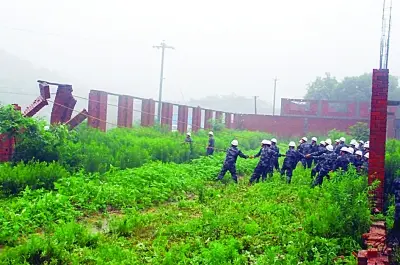 汤山龙王庙2400m2违建厂房被拆