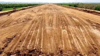 襄阳一工业园占地造假水泥地种菜躲卫星监控（图）