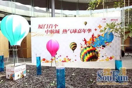 厦门首个大型热气球嘉年华 缤纷多彩hold不住