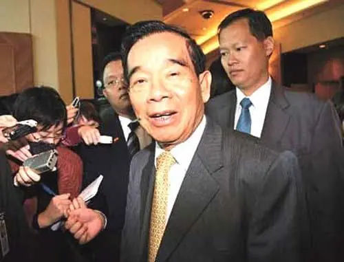 香港地产巨头郑裕彤隐退 长子郑家纯顺利接班