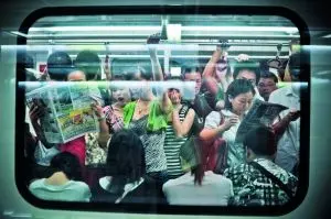 楼巴削减惹的祸番禺多盘业主挤地铁难过进欧洲杯