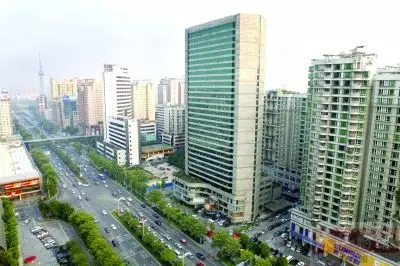 同时,季华路两端更与祖庙商圈形成大的商业集聚之地,分别在商务,生活