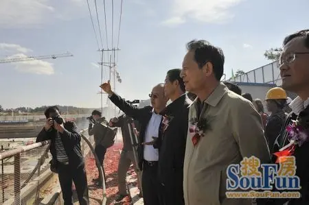 诺仕达集团董事局主席,总裁任剑峥给省市领导介绍项目