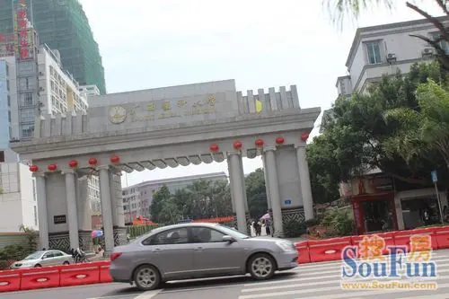 广西医科大学大门