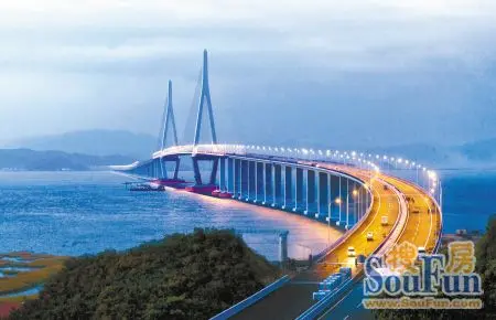象山港大桥亮灯 6.7公里巨龙横卧海面