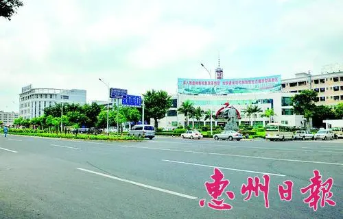 潼侨镇新华大道西侧一大片空地上将建一座新城.