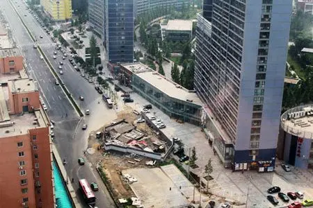 北京牛的钉子户矗立在十字路口8年