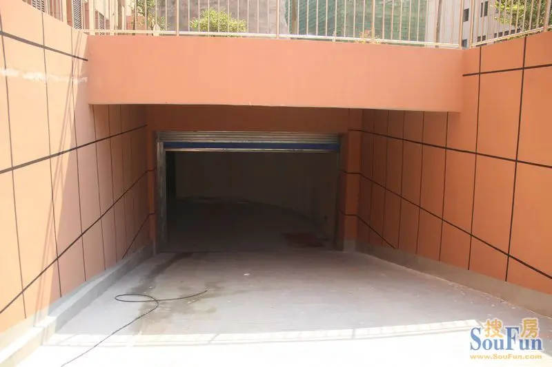 地下车库入口