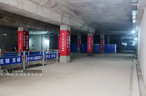 南宁地铁1号线广西大学站地下长龙已经成型