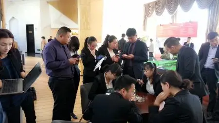 兰石重工西安公司30T有轨装出料车交给客户现场