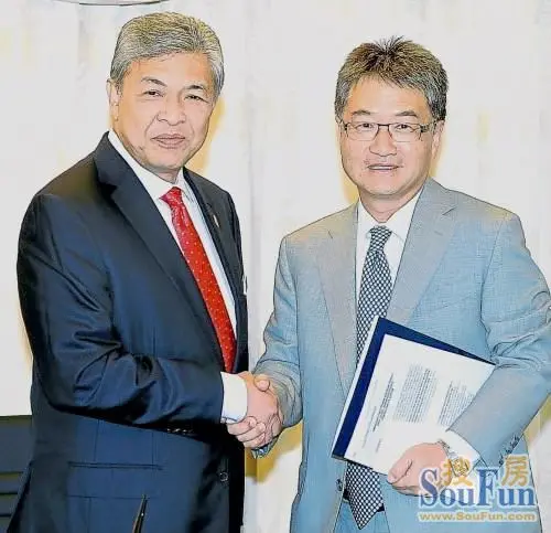 阿末扎希（左） 接见尹汝尚后， 表明美国愿意提供配备， 加强沙巴东部安全指挥区的执法