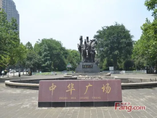 从咸阳三大广场之一中华广场看中华世纪城