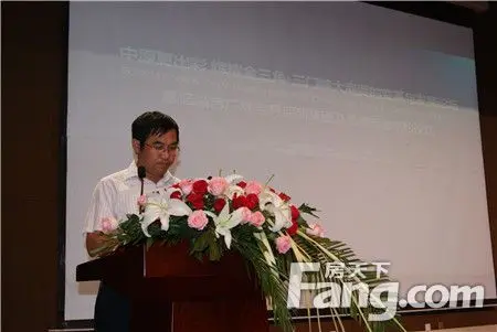 河南嘉亿集团董事长郭秋喜,丹尼斯集团副董事长王尚卿等;专家有全国房