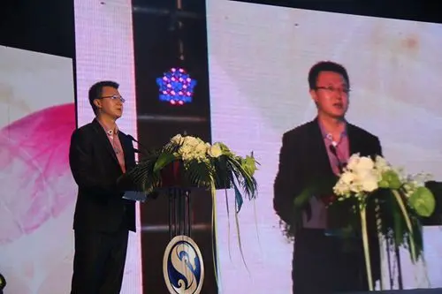 世龙实业董事长秘书林伟致欢迎词