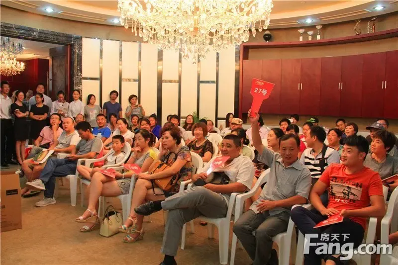 一元竞拍活动现场