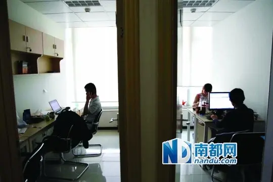 躲在高级写字楼里的＂
2014办公家具胶囊办公室＂ 最小仅4平米