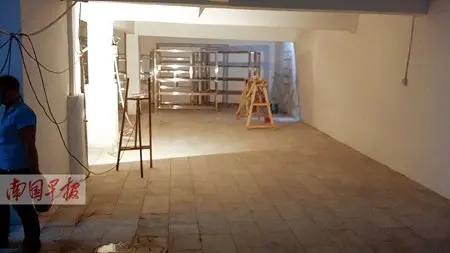 正在装修的地下车库.