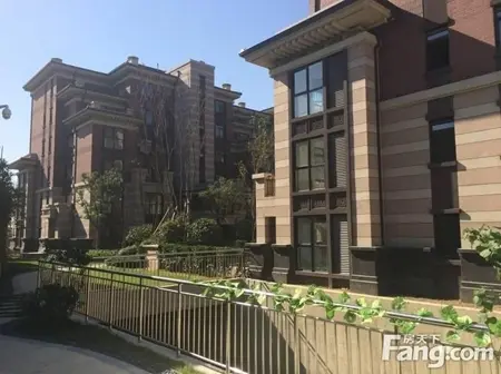 关心的工程进度: 1期洋房基本达到交房条件: 【城投·鹿港】花园洋房