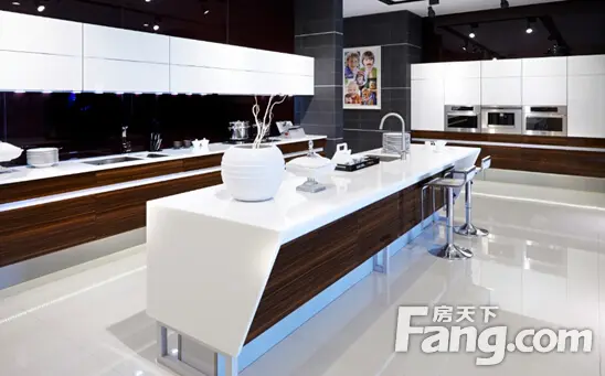 举办的"2014中国橱柜十大品牌"评选活动中,樱花整体厨房一路高歌猛进