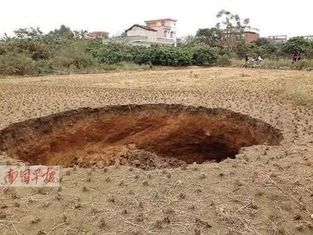广西平南县一村庄接连发生多次地陷