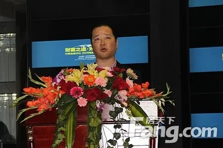 万泰金融中心2015粤东经济峰会顺利举办 叶檀开讲