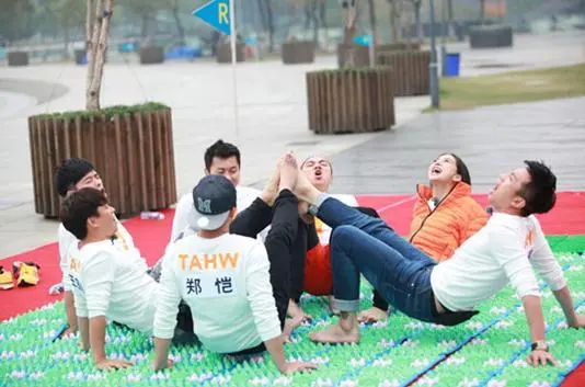 谁能降服超级魔鬼指压板?谁是勇敢的running man?