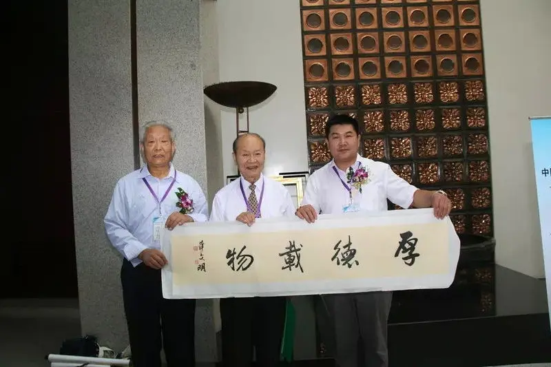 中国泰山书画院院长---薛文明