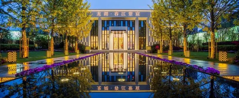 在鼓楼滨江,未来的龙湖春江紫宸,就是一个集世界级综合体,滨江生态