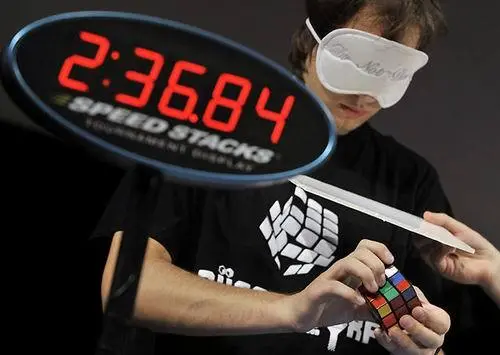二等奖:价值288元魔方套餐(魔方计时器 五阶魔方 12面五魔方 sq异形