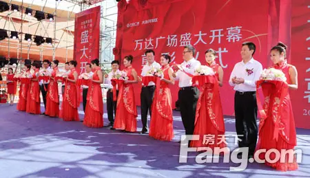 29全中国为大连转身--大连开发区万达广场开业