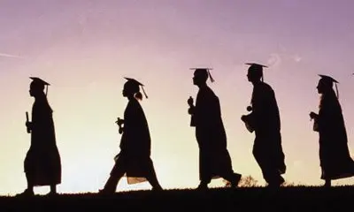 英国留学报名季降至 51W买房还是租房划算?