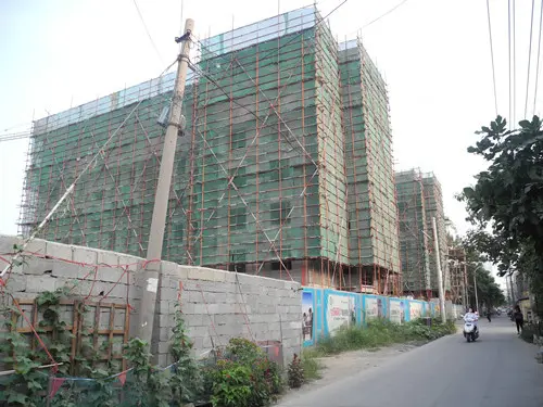 万山城市花园在建工地b11,b12#楼实景(拍摄时间:2015.9)