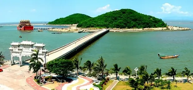 靠近珠海市区的海岛 野狸岛,又被称作"名亭公园.