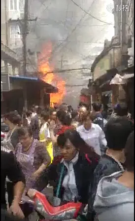 芜湖杨家巷因液化气爆炸引发火灾 多人不幸遇难