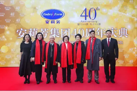 安莉芳集团 总裁兼执行董事郑碧浩女士与嘉宾合影